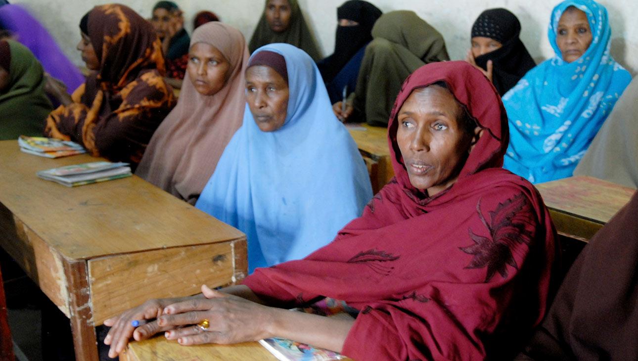 Naisia kouluttautumassa Somalimaassa kuva Jenni Gästgivar